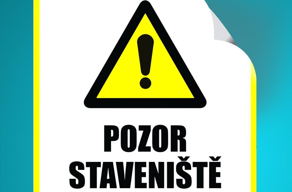 ŠATNY PRO BEACHVOLEJBAL PŘESUNUTY K HOROLEZECKÉ STĚNĚ. K OTEVŘENÍ POUŽIJTE VÁŠ SOUČASNÝ ČIP.